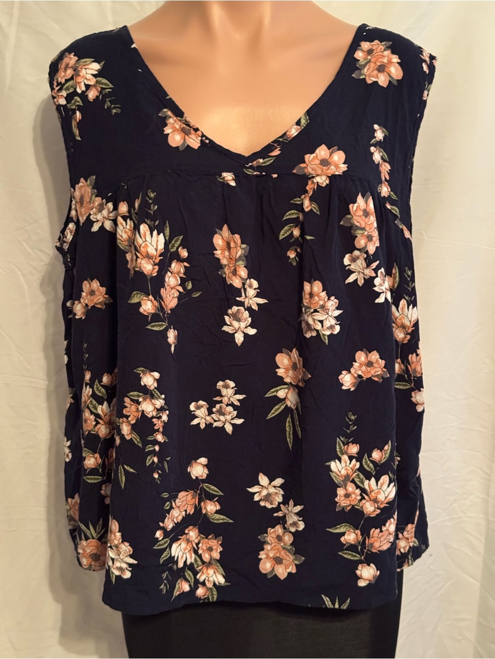 Navy Floral V-Neck Sleeveless Blouse - Peach Bloom